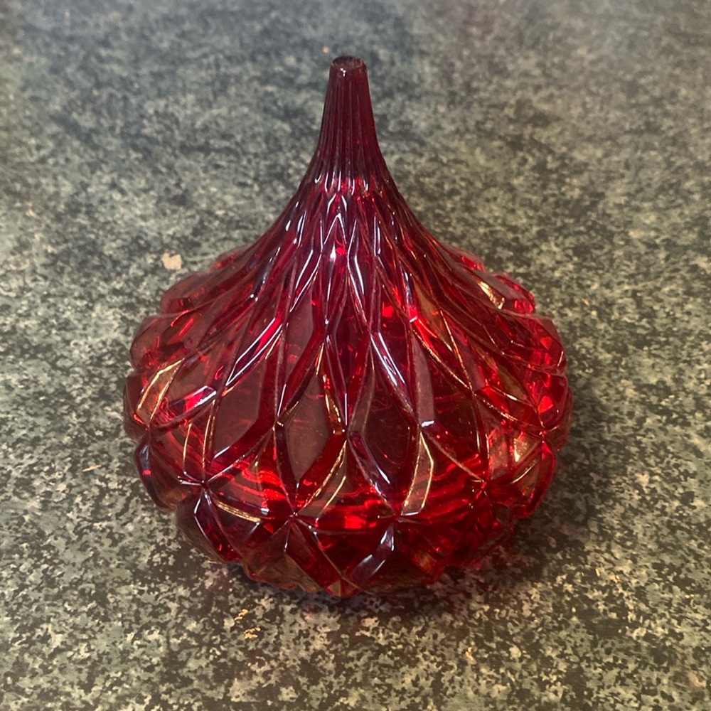 Shannon Crystal -Designs of Ireland -Hand Crafted -Lead Crystal - Red